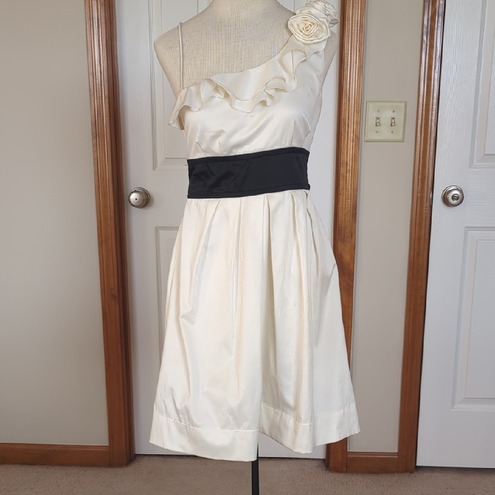 Elegant Cream One-Shoulder Dress with Black Accent